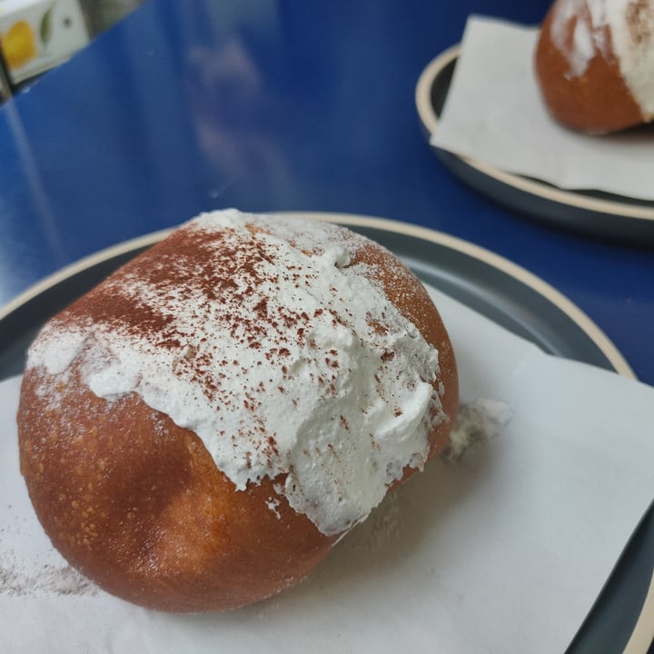 review photo of Vegan Art Maritozzo shared by @deonskij on 09 Dec 2022 - review