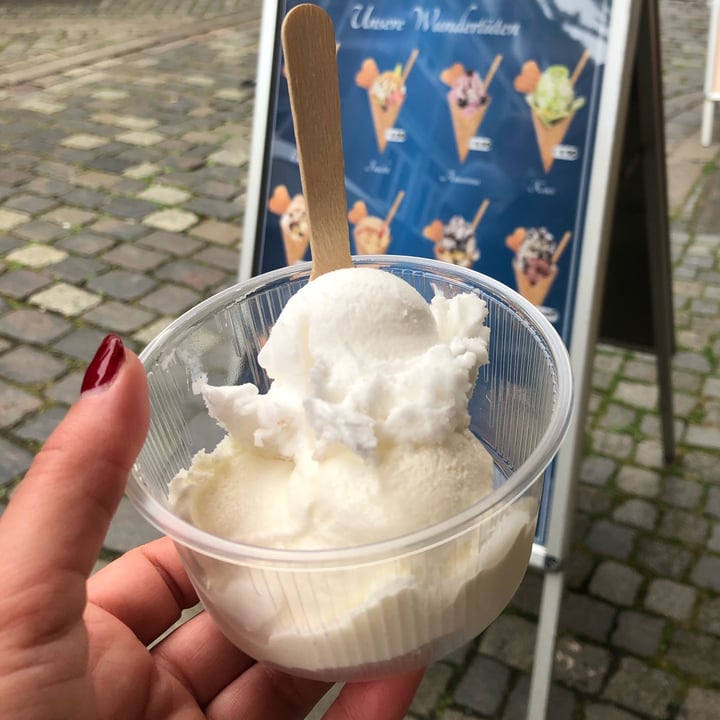 photo of Mini Eiscafe Mario Eis Zitrone & Kokos shared by @alessandraf on  13 Jul 2022 - review