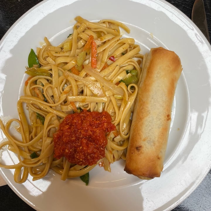 photo of Mensa UZH Irchel food2050: Bami Goreng mit Frühlingsrollen shared by @mariantoniietta on  06 May 2022 - review