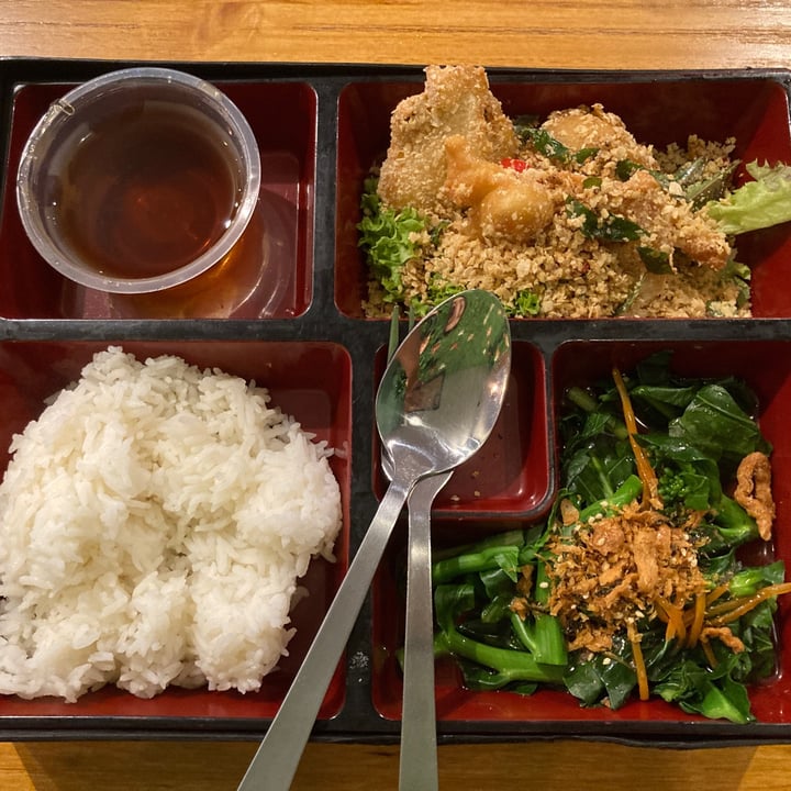 photo of Leaf Corner (Vegetarian) Cereal prawn bento set shared by @gowenwen on  15 Dec 2020 - review