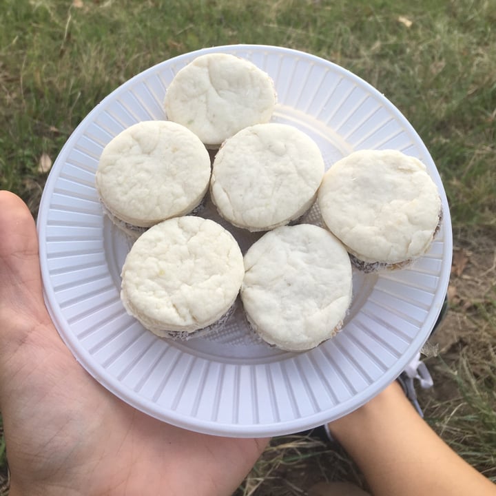 photo of Planta.cakes Alfajores de Maicena shared by @taniaf6 on  14 Mar 2021 - review