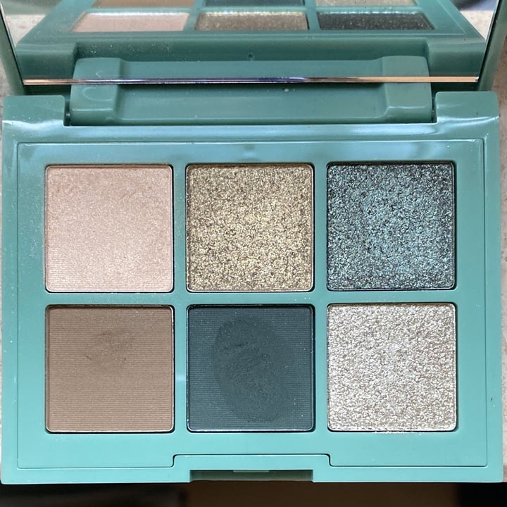 photo of Essence  "Dancing Green" Eyeshadow Palette shared by @emmamartinshh on  07 Apr 2022 - review