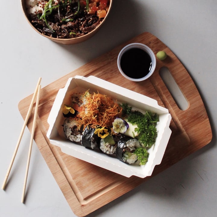 review photo of Let it V - Vegan Sushi Tabla sorpresa x 8 shared by @plantbasedagus on 29 Mar 2021 - review
