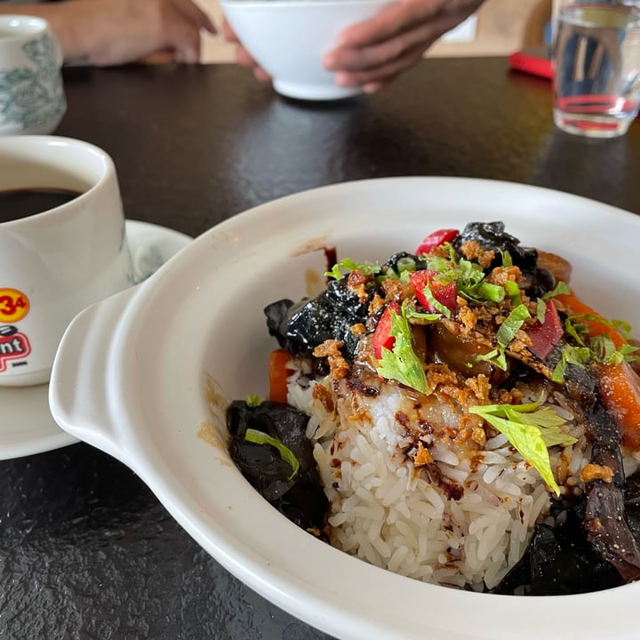 photo of Tealive Muar Art Café vegetarian claypot rice shared by @chyehiong on  23 Oct 2022 - review