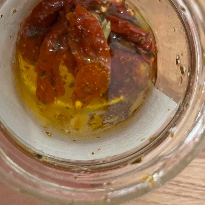 review photo of Il nutrimento bio organic pomodori secchi in olio ( Con Capperi ) shared by @ilafalorsa on 22 Jun 2022 - review