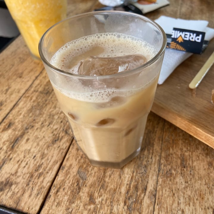 photo of Preto - Tostadores de café Latte con leche de almendras shared by @laritaveganita on  15 Dec 2022 - review