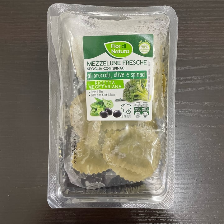 photo of Fior di Natura Mezzelune fresche ai broccoli, olive e spinaci shared by @sara238 on  29 Jun 2022 - review