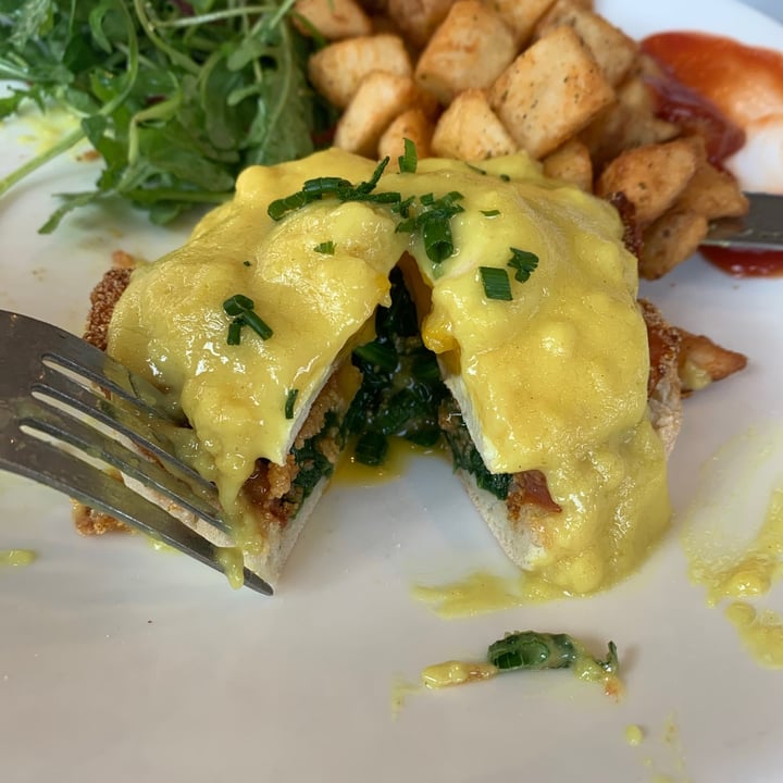 review photo of Evviva Vegan Eggs Benedict shared by @marilynn on 25 Sep 2020 - review