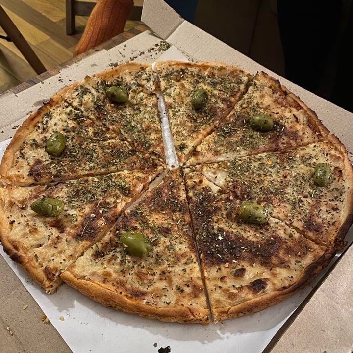 photo of Pizza Vegana Pizza Con Queso De Mani shared by @karenmayra on  03 Oct 2021 - review