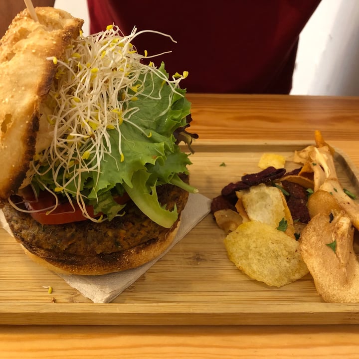 photo of Almalibre Açaí Bar Hamburguesa de arroz y tempeh shared by @yessikalanda on  31 Aug 2020 - review