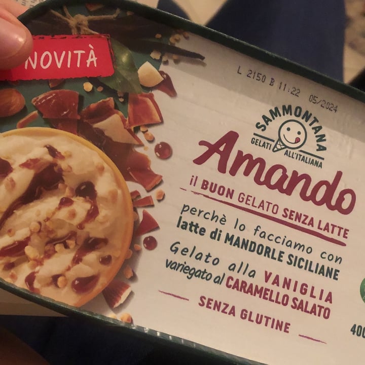 photo of Sammontana Amando Gelato Alla Vaniglia Vatiegato al Caramello Salato shared by @maddalenab on  04 Jul 2022 - review