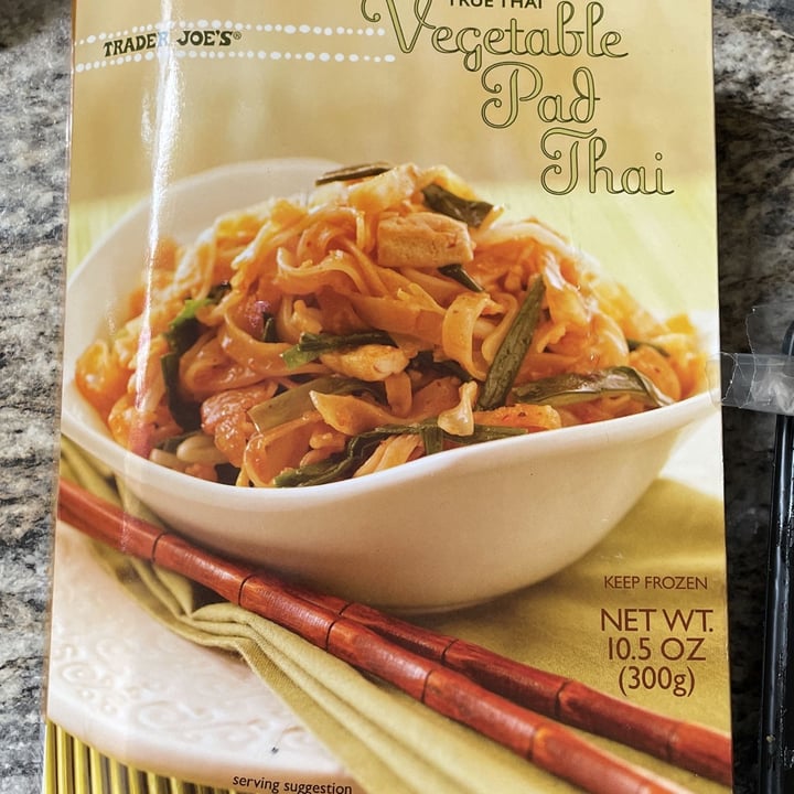 review photo of Trader Joe's True Thai Vegetable pad thai shared by @claudiah on 16 Jun 2022 - review