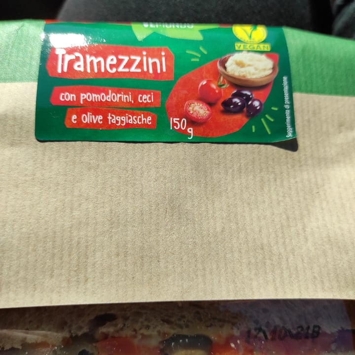 photo of Vemondo Tramezzini con pomodorini ceci e olive shared by @myriamjaelriboldi on  01 Oct 2021 - review