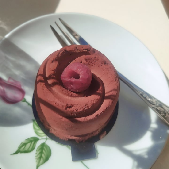 review photo of Jo and Nana Cakes La fleur chocolat frambois shared by @ellenc on 15 Apr 2022 - review