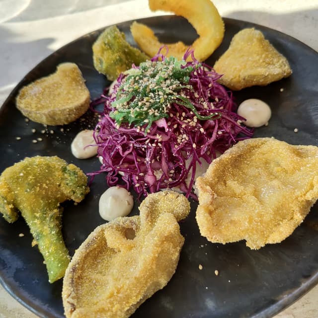 菜肴“Fritto Misto Con Funghi E Ortaggi Di Stagione”的照片