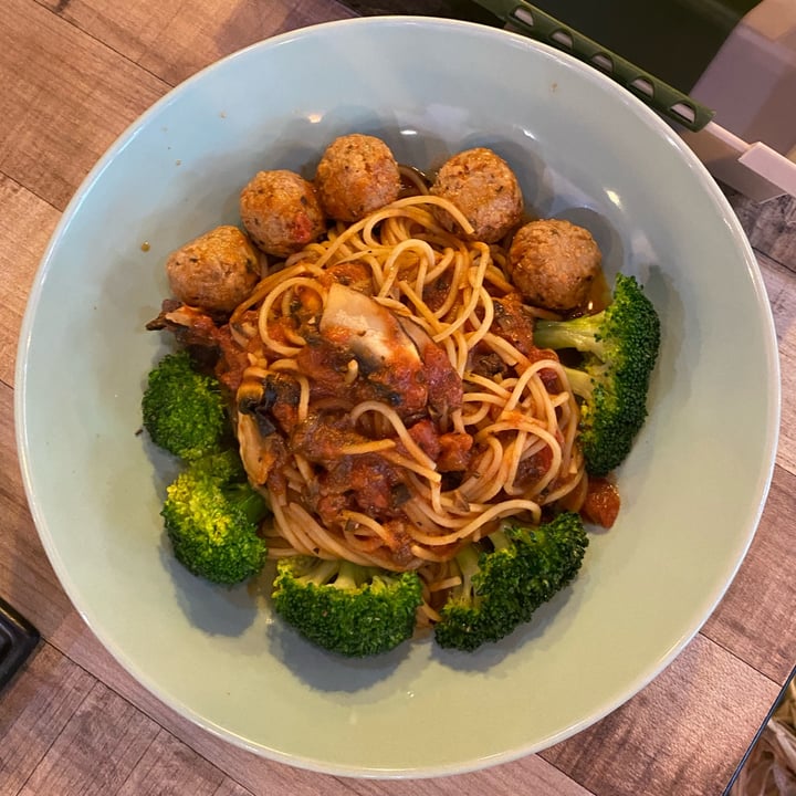 photo of WellSmoocht Olive Tomato Meatball Pasta shared by @qiiaannn on  20 Nov 2022 - review