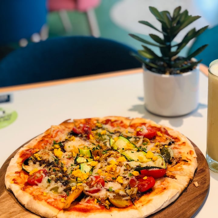 review photo of Green Common Singapore Vege Lovers Pizza shared by @xinqiooi18 on 08 Jun 2021 - review