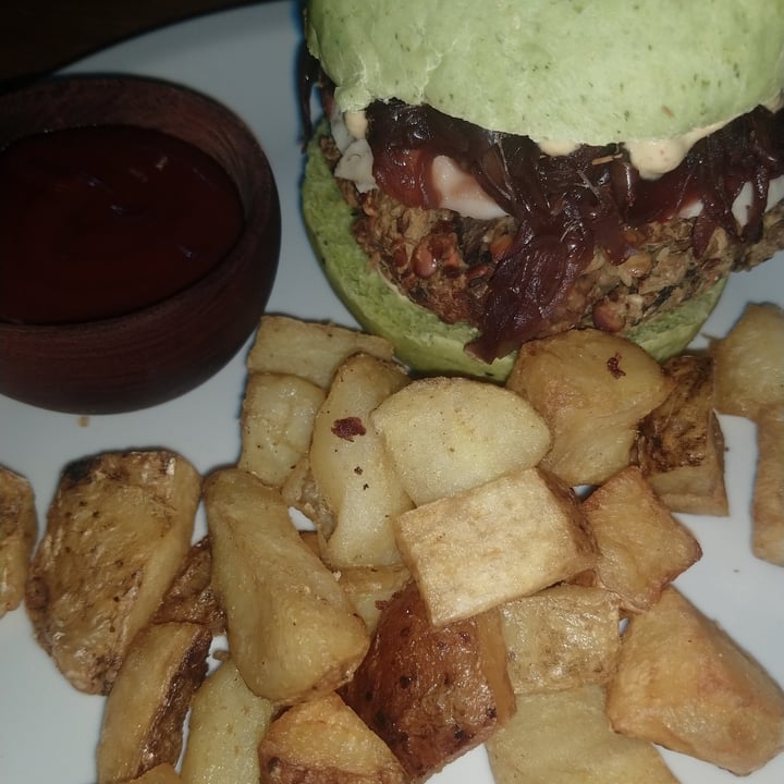 review photo of MOLA Cheese burger shared by @celinap on 29 Apr 2021 - review