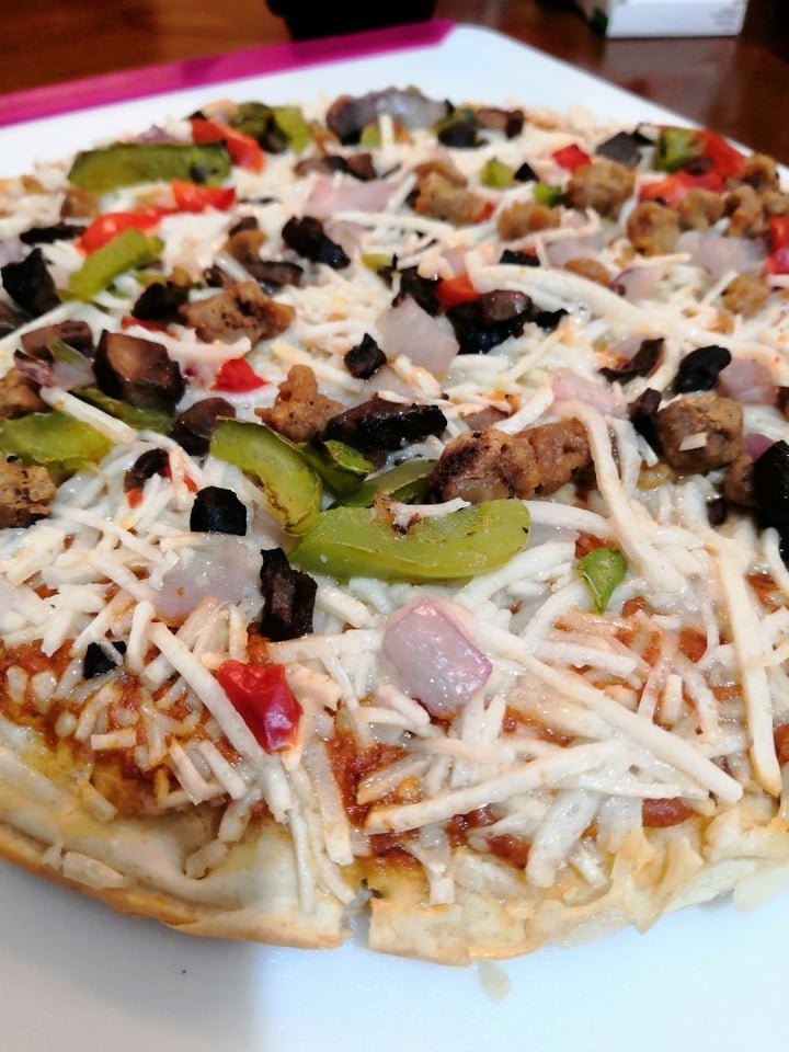 review photo of Daiya Supreme Pizza Sausage, Mushrooms & Bell Peppers shared by @adolm on 23 Mar 2020 - review