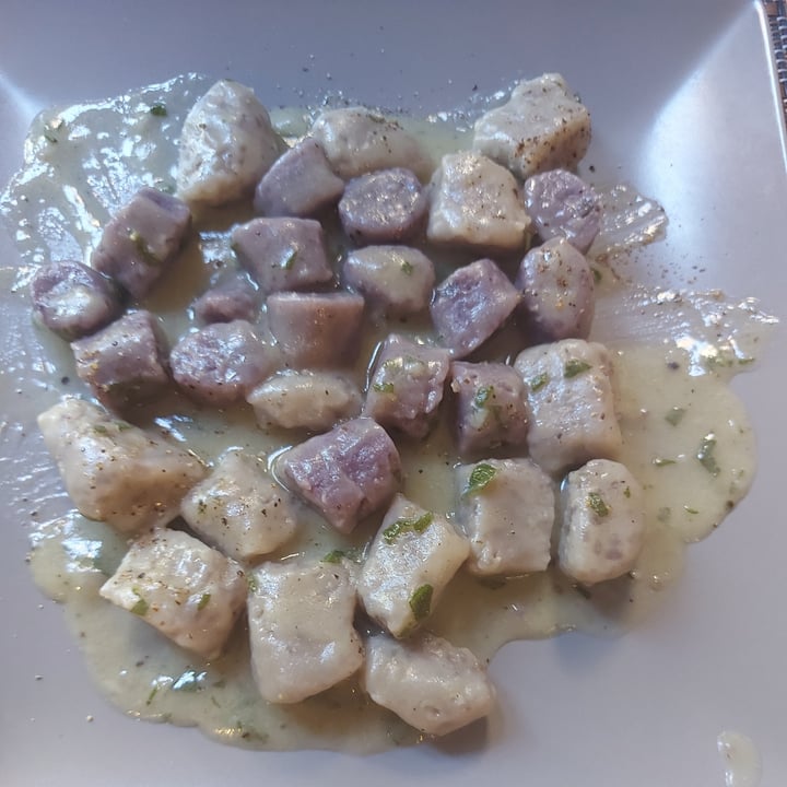 review photo of Ma Va' ? Restaurant Roma Gnocchi di patate viola cacio e pepe e salvia shared by @ricciocapriccio on 31 Jul 2022 - review