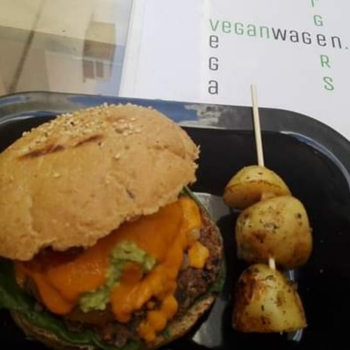 photo of VeganMunch Hamburguesa Bbq shared by @bettyska on  05 Nov 2020 - review