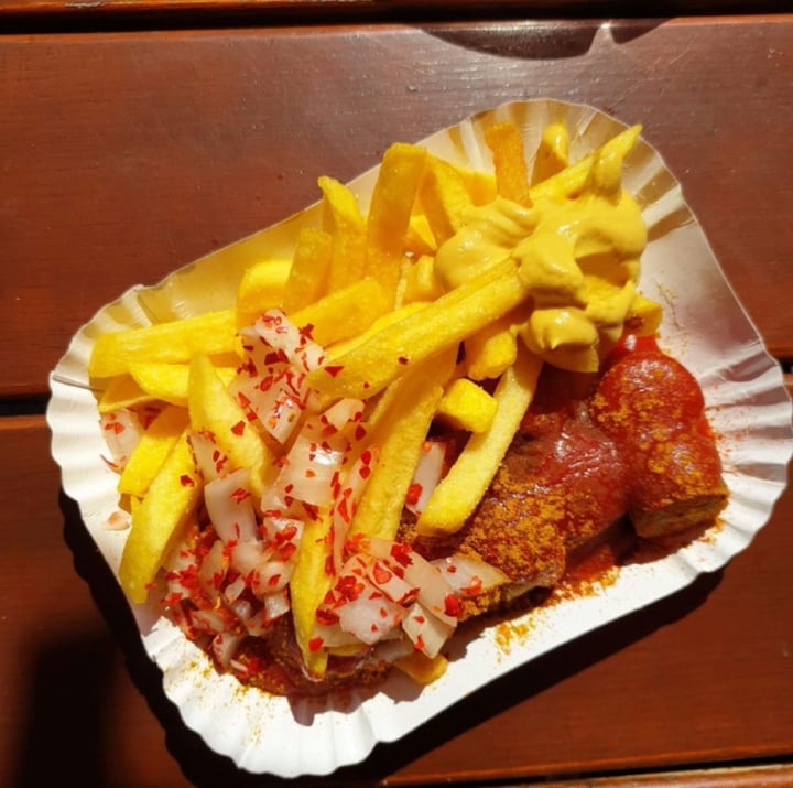 photo of Curry at the Wall Berlin Mitte Vegan Currywurst shared by @veganprinc3ss on  19 Jan 2020 - review