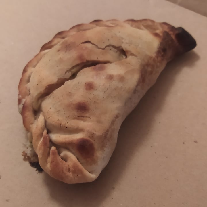 photo of Pizzeria El Golpe Calzone de brócoli shared by @emanuelo on  13 Oct 2021 - review