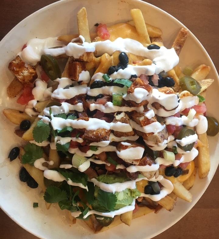 photo of Veggie Grill Mondo nachos shared by @christylambz on  29 Apr 2020 - review