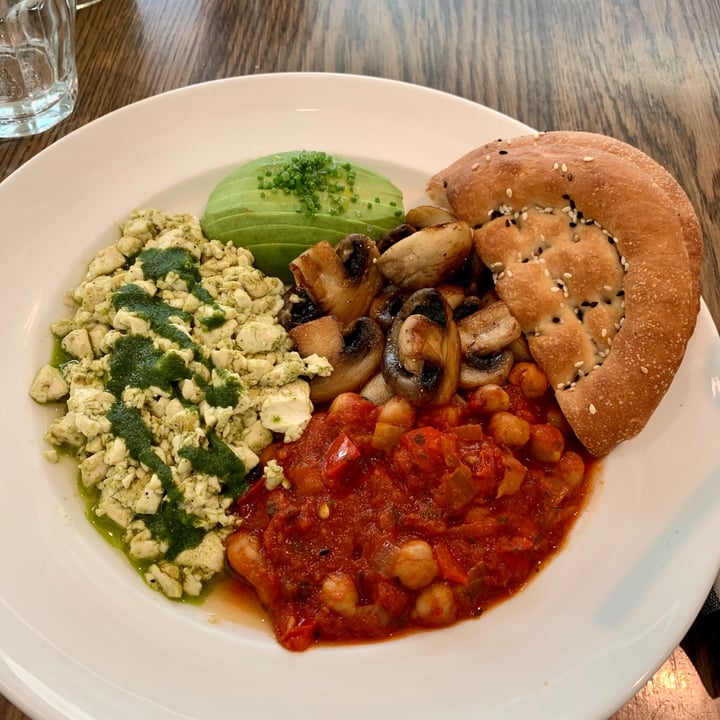 photo of Roast The Vegan Breakfast shared by @gutgoodies on  07 Feb 2021 - review