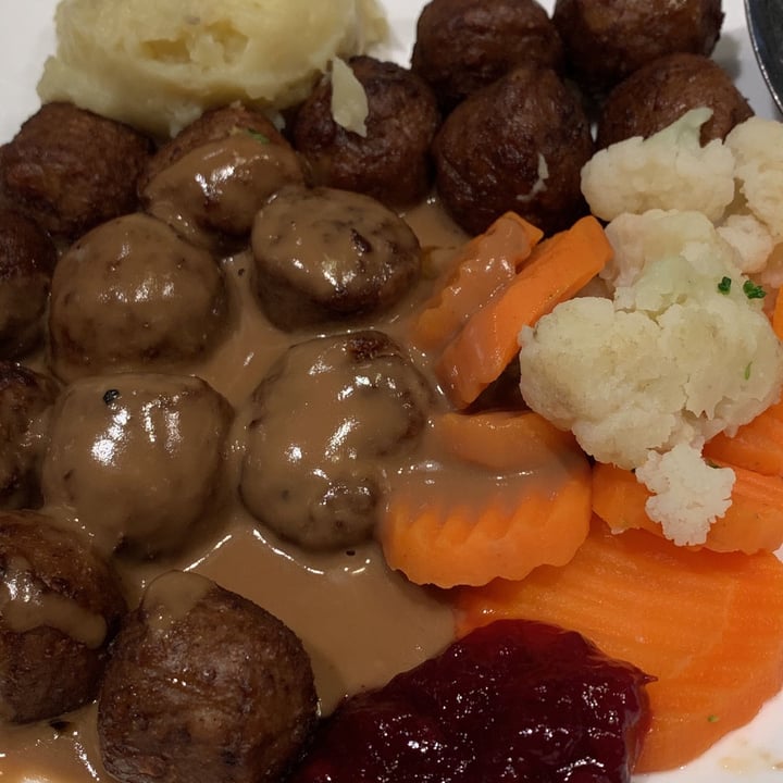 photo of IKEA Alexandra Vegan Balls with Mashed Potatoes and Veggies shared by @georgejacobs on  12 Jan 2022 - review