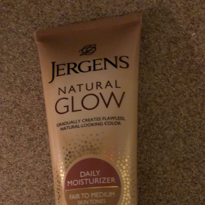 photo of Jergen’s daily moisturizer Jergen’s Natural Glow daily moisturizer shared by @menbillie on  31 May 2022 - review