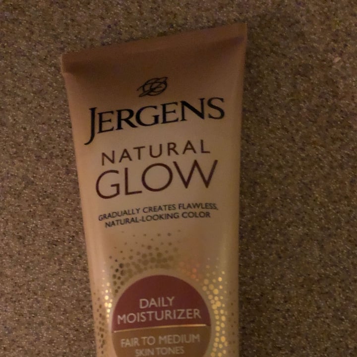 review photo of Jergen’s daily moisturizer Jergen’s Natural Glow daily moisturizer shared by @menbillie on 31 May 2022 - review