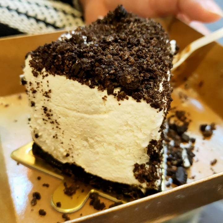review photo of Our Vegan Bakery Cookies & Cream Sheesecake shared by @cwjw on 23 May 2022 - review