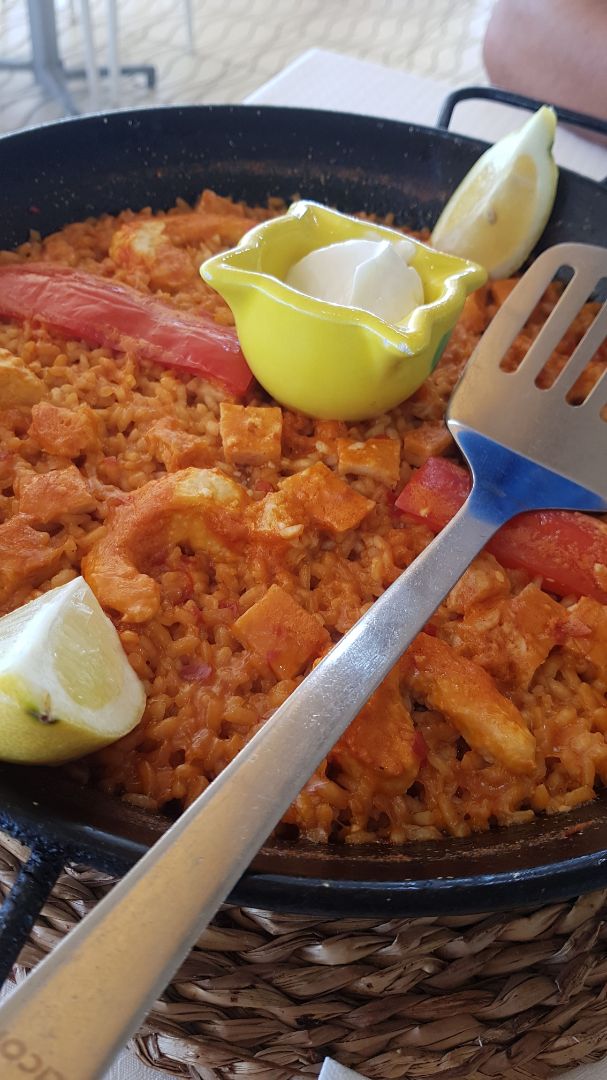 review photo of RESTAURANTE XALOC LOUNGE Paella marisco vegana shared by @pupuxurrus on 06 Oct 2019 - review
