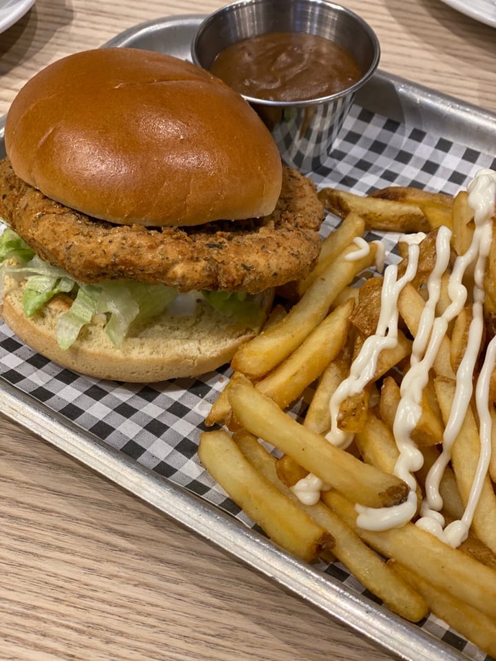 review photo of VGN Boulevard Original Chic’n Fillet Burger shared by @spaghettimonster on 31 Dec 2019 - review
