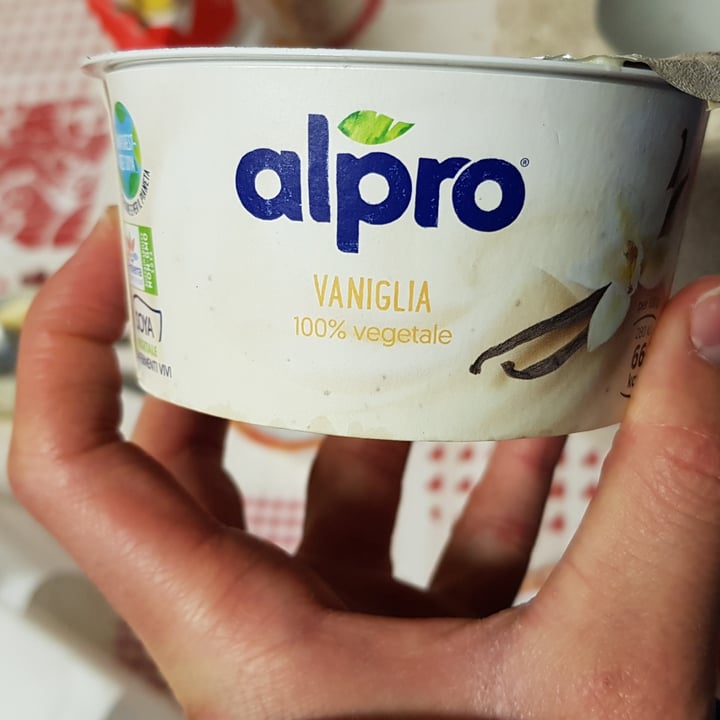 photo of Alpro Yogurt vaniglia shared by @sarettadesi95 on  18 Aug 2022 - review