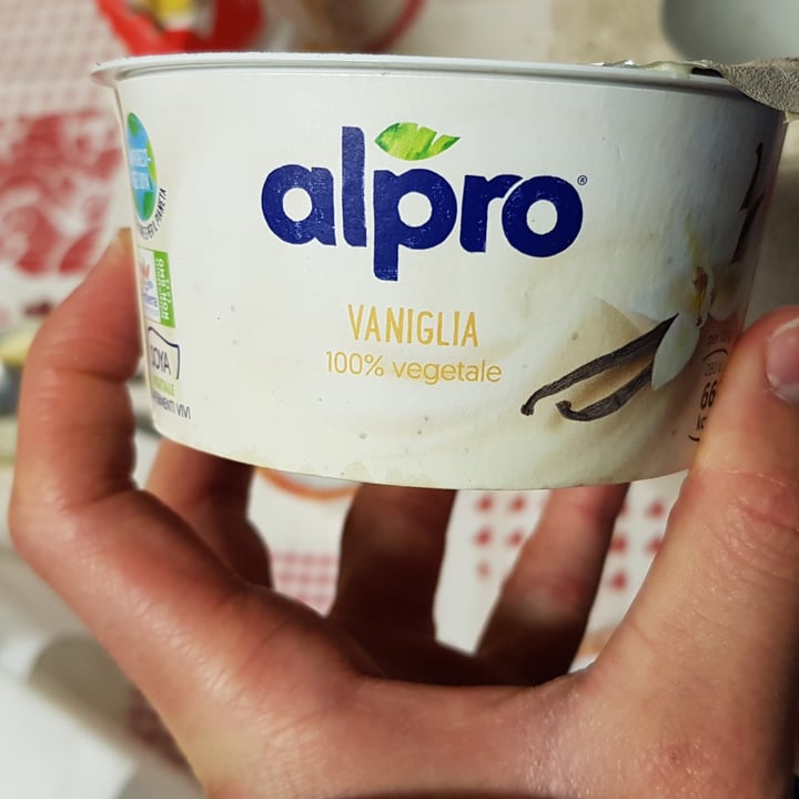 review photo of Alpro Yogurt vaniglia shared by @sarettadesi95 on 18 Aug 2022 - review