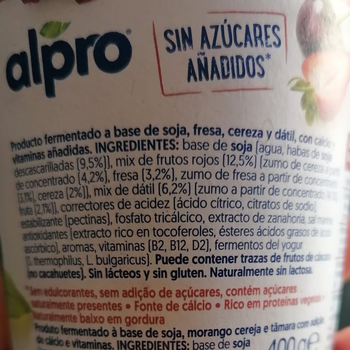 photo of Alpro Yogur Frutos rojos con dátiles sin azúcar añadido shared by @cometdibiasky on  03 Jun 2022 - review