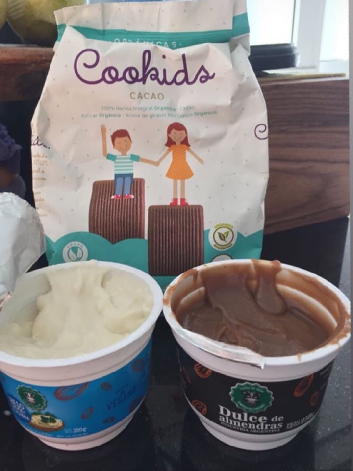 photo of Felices Las Vacas Untable de Almendra Clasico shared by @sofilois20 on  31 Jul 2019 - review