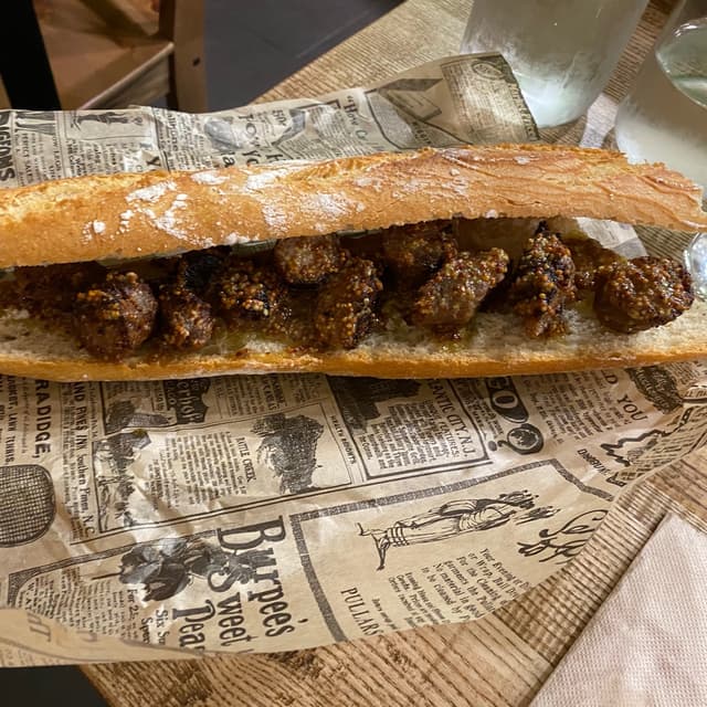 菜肴“Vegata De Longaniza Y Mostaza”的照片