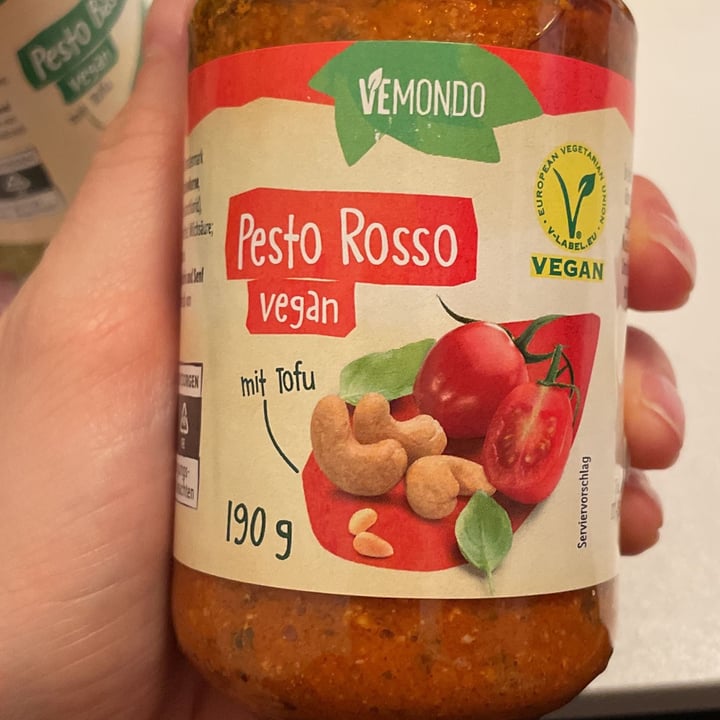 photo of Vemondo Pesto Vegan do Lidl shared by @carlottaphilomena on  06 Nov 2021 - review