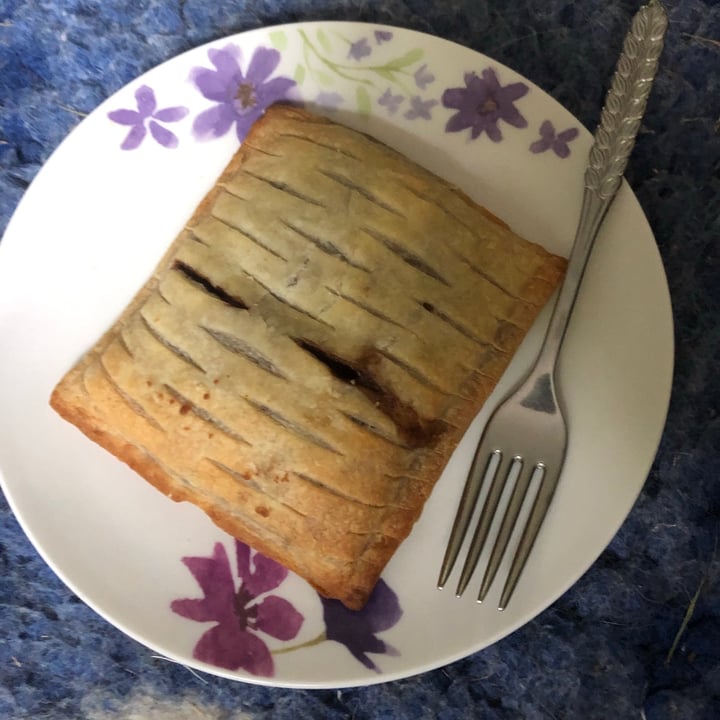 photo of Greggs Vegan Stake Bake shared by @shmambam on  21 Jun 2021 - review