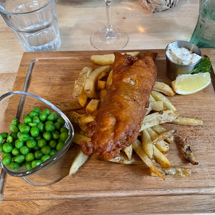review photo of House O'Hill Hotel Fishless Banana Blossom & Chips shared by @jessiemaefaulkner on 25 Oct 2021 - review