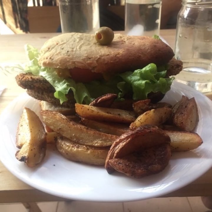 photo of Fourmi Vegan Combo sándwich de milanesa shared by @micalallopizzi on  30 Oct 2020 - review