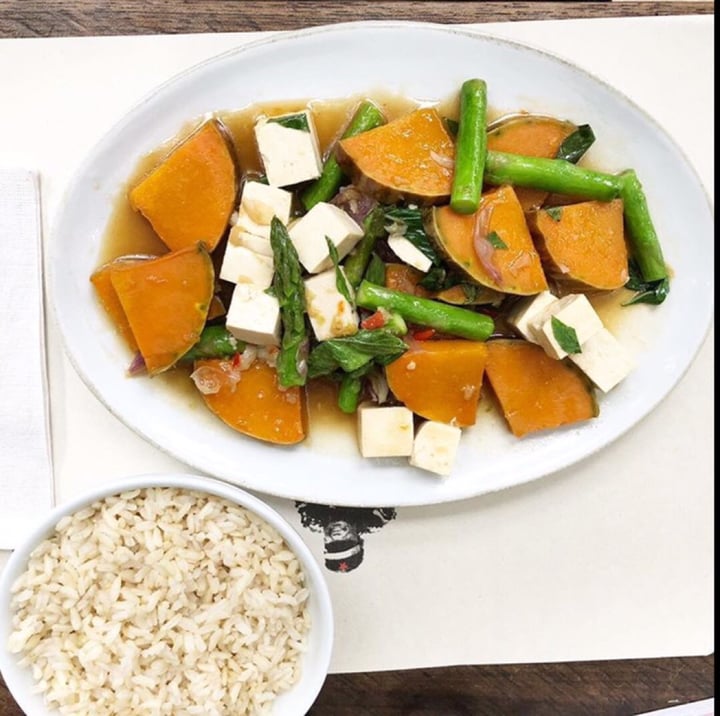 photo of Wok (Fontanar Chia) stir-fried vegetables and tofu shared by @veganliz on  22 Aug 2019 - review
