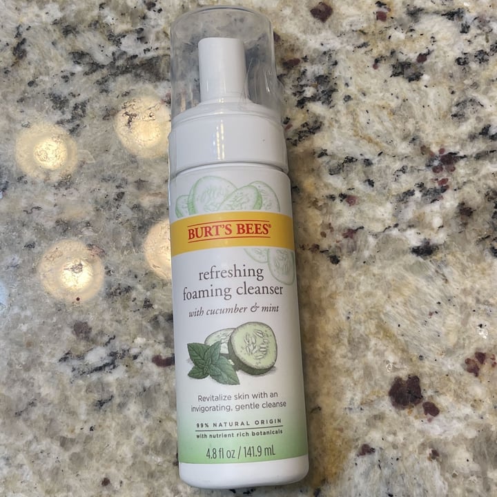 review photo of Burt’s Bees refreshing foaming cleanser shared by @vanessafon on 18 Apr 2022 - review