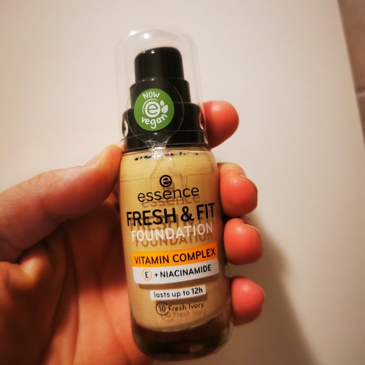 photo of Essence  Fresh & fit foundation shared by @feddesor on  11 Jun 2022 - review