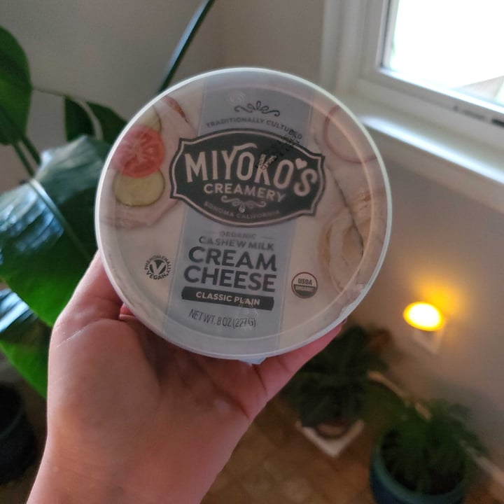 photo of Miyoko's Creamery Cashew Milk Cream Cheese shared by @lucyfoxx on  15 Aug 2021 - review