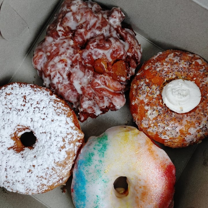 photo of Dough Joy Everything But the Bagel (glazed donut with Everything Bagel Seasoning and a dollop of cream cheese in the center.) shared by @jenniferchou on  09 Sep 2022 - review