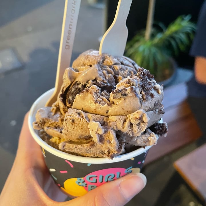 review photo of Girls & Boys Peanut Fudge Brownie shared by @iak46 on 05 Jan 2022 - review
